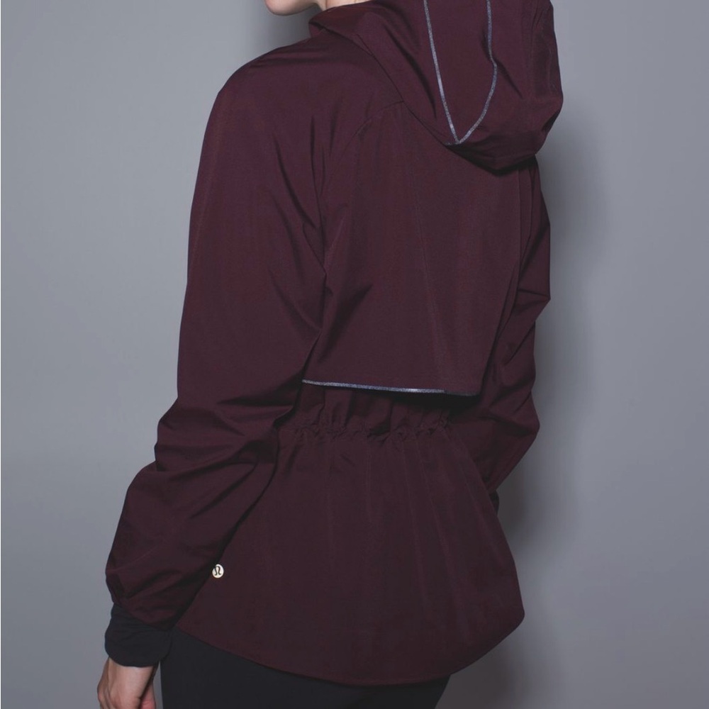 Lululemon and go destination  jacket coat wind and water resistant 8